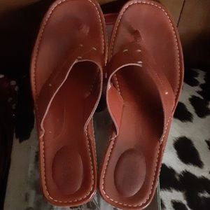 Women's leather thong sandals